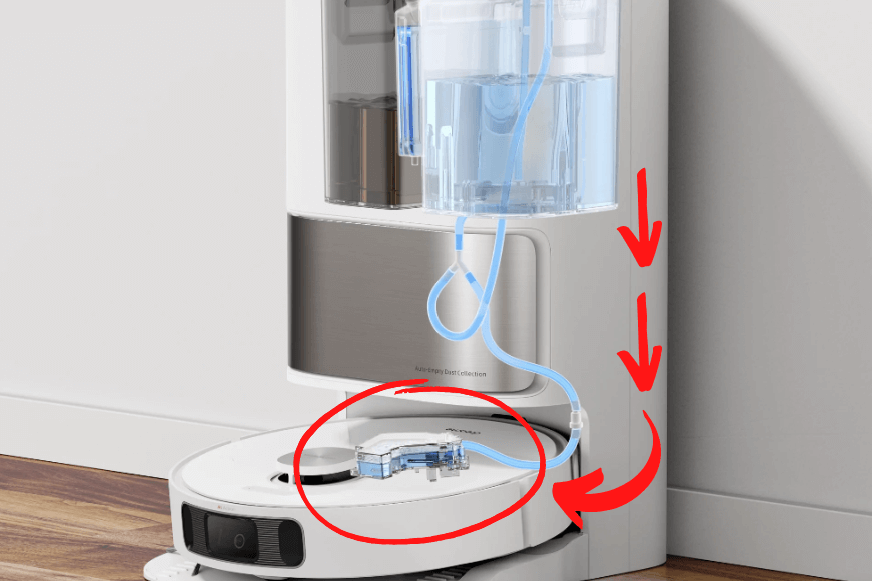 Резервуар для воды Dreame L10s Ultra наполняется водой на базовой станции.